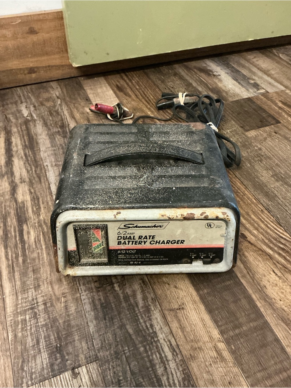 Schumacher 6/2 AMP Dual Rate 6/12 Volt Model SE-82-6 Battery Charger